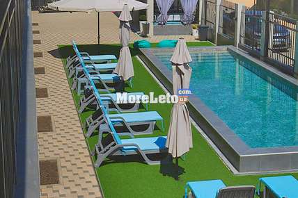 VIP Hotel з басейном