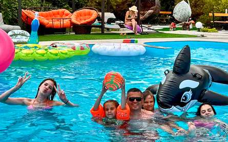 Затока Грибовка 2027 - Отели с бассейнами